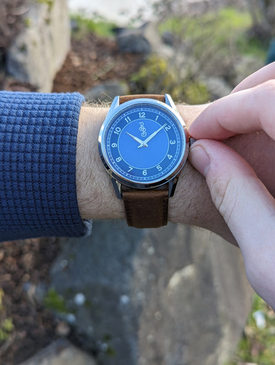 Reloj clásico azul